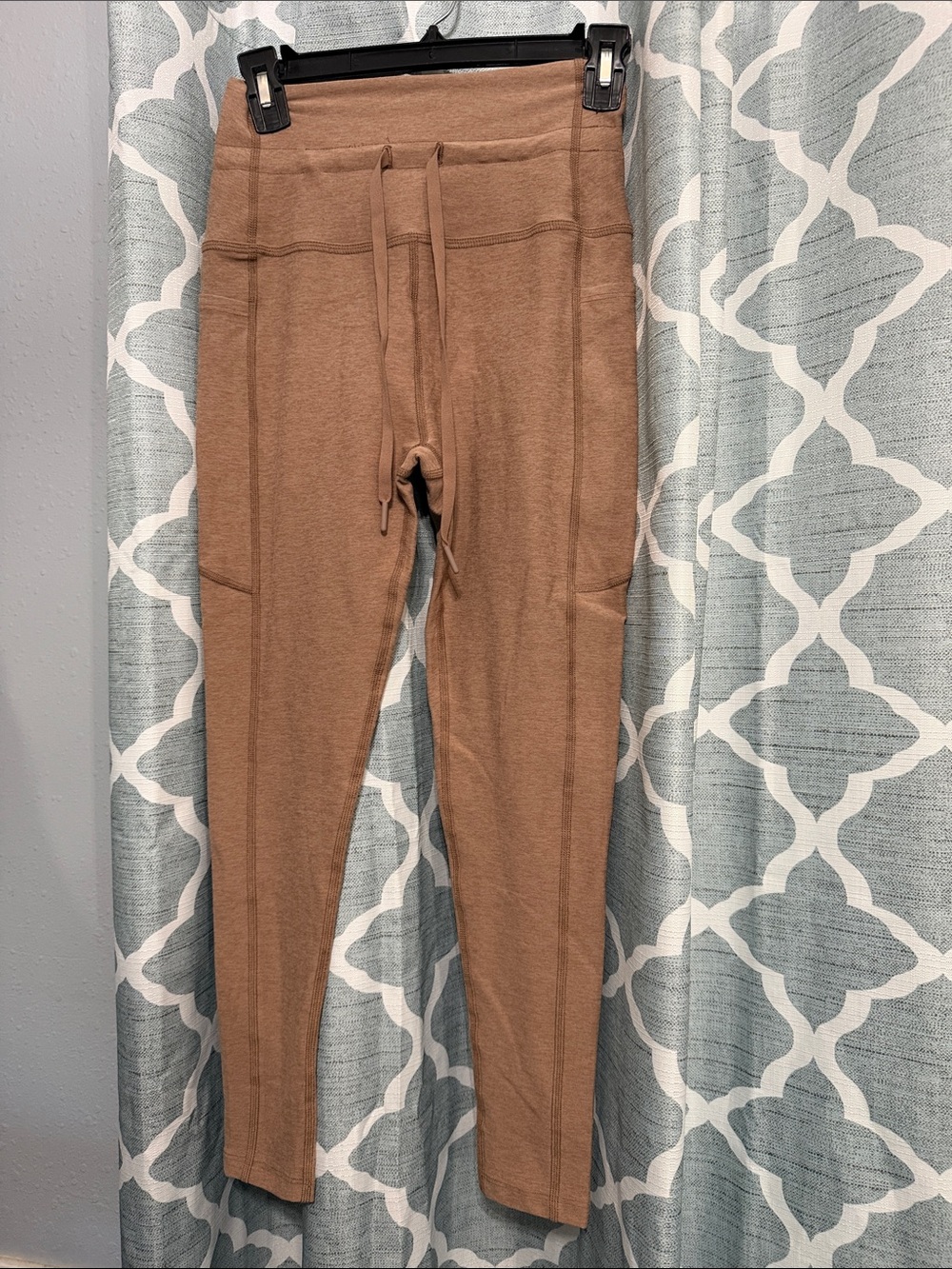 Beyond Yoga Women's Brown High-Waist Drawstring Leggings small flaw